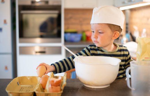 Hausbrandgefahr durch Kleinkinder in der Küche